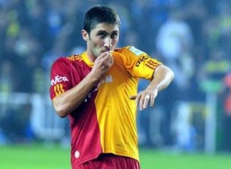 Sabri Sarıoğlu’nun Defanstan Alıp Attığı Gol
